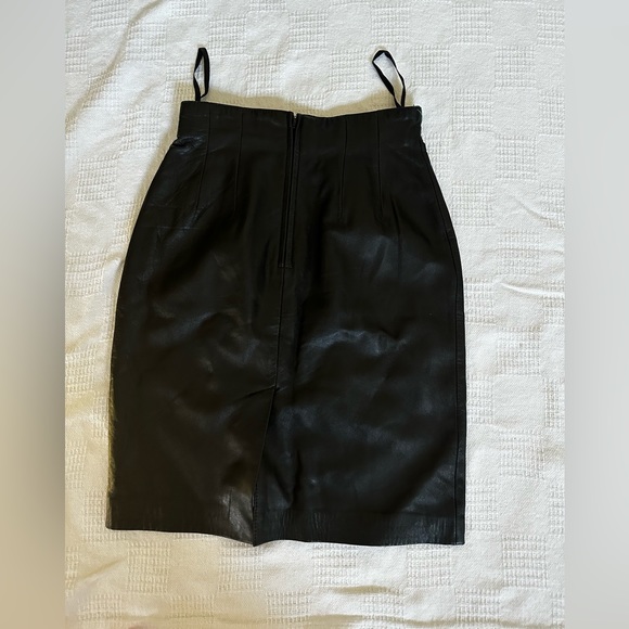 Evan Davies Vintage Black Leather Skirt - Picture 2 of 3